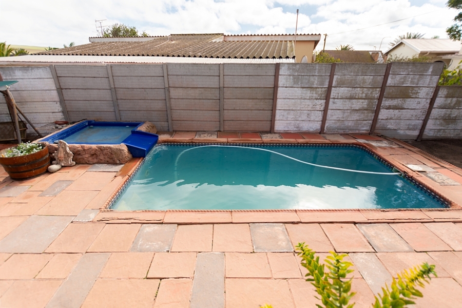 5 Bedroom Property for Sale in Vredenburg Western Cape